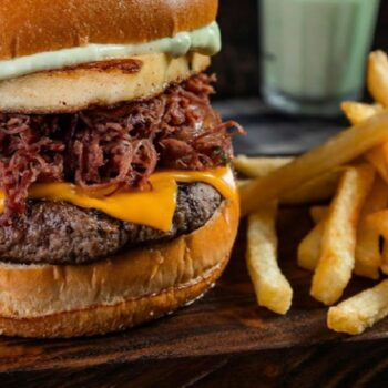 Książka + burger Książka + burger